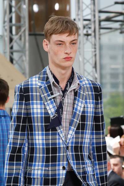 Look 30